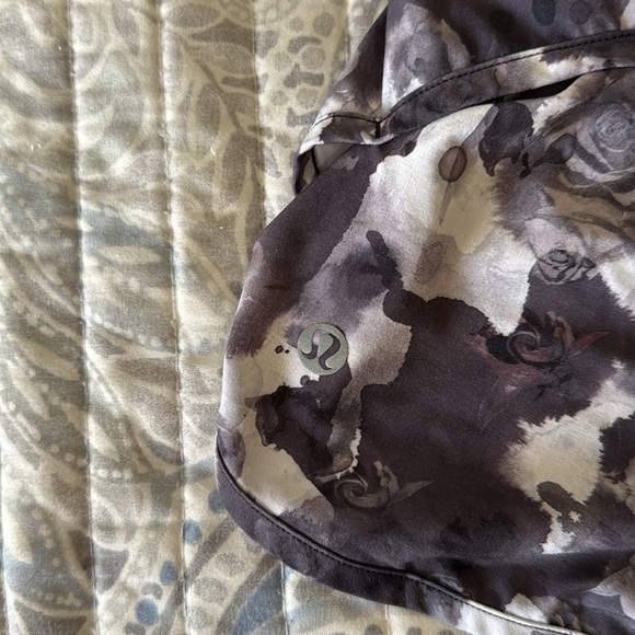 GUC lululemon floral print shorts - Picture 3 of 3